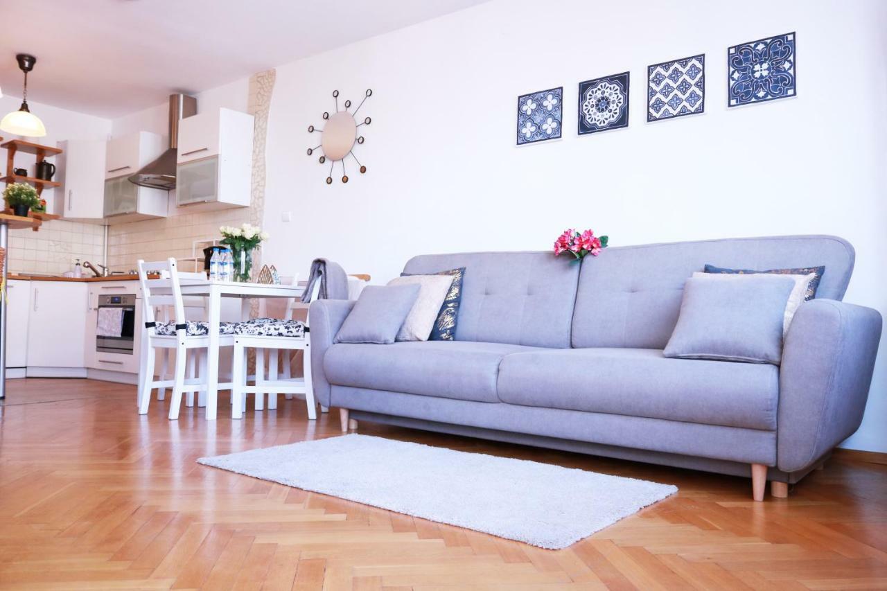 Cozy And Great Location By Cooee Apartments Varsovie Extérieur photo
