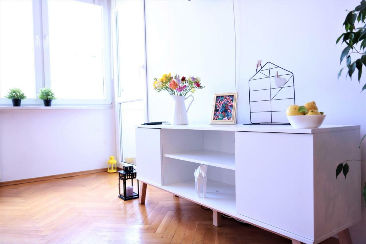 Cozy And Great Location By Cooee Apartments Varsovie Extérieur photo